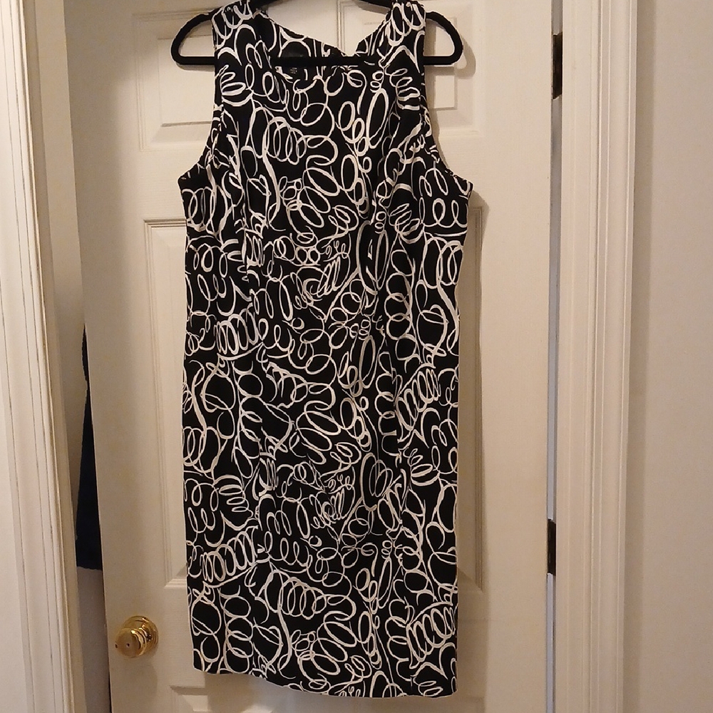 AGB Black and White Swirl Midi Dress